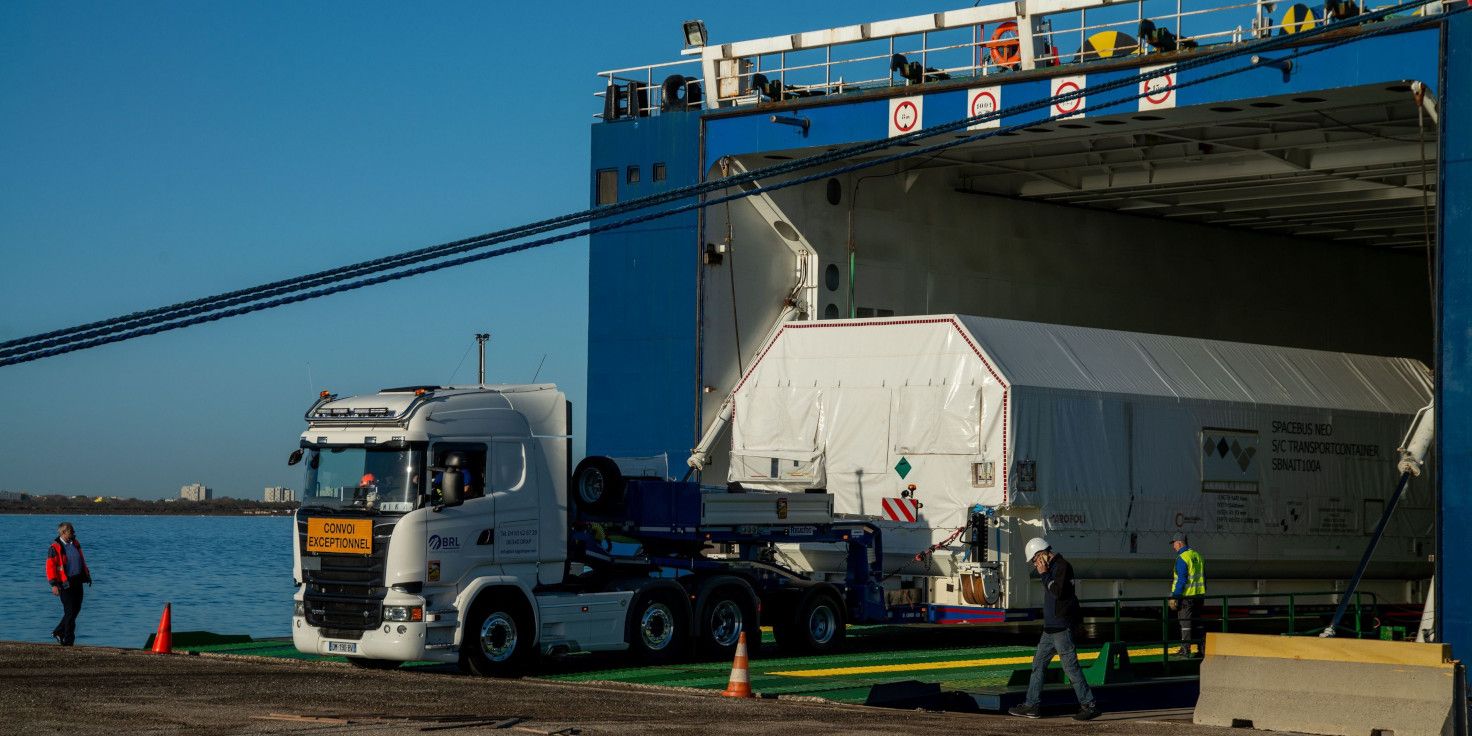 Transport of two satellite containers by the MN Colibri